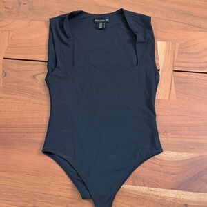 House of Harlow 1960 Black Square-Neck Sleeveless Bodysuit